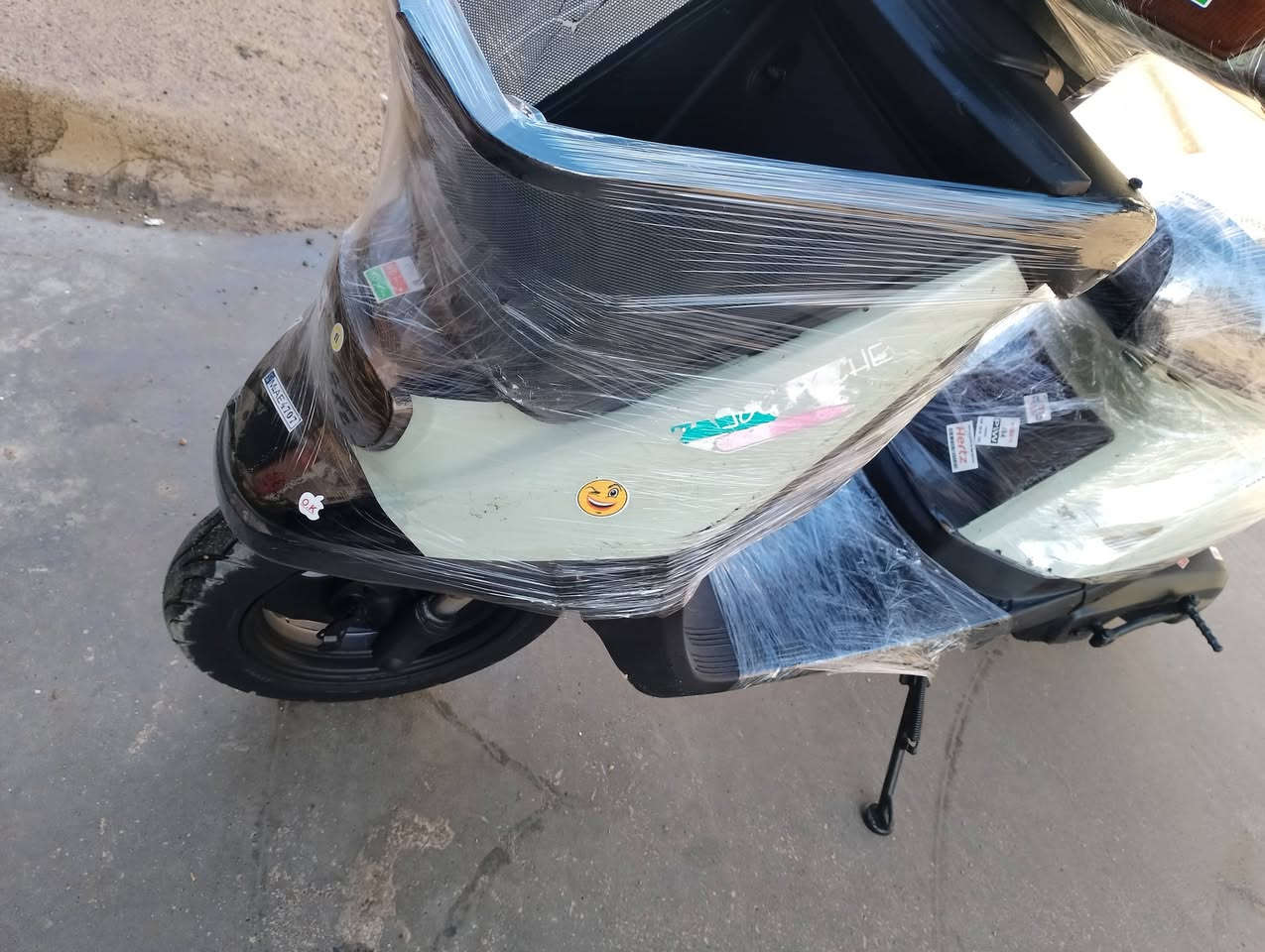 سلام عليكم يماهة نكره سلف كهربايت كله شغاله لايت زينون اشاير هورن كفراته نضيفه شاصي  بل شرط اكسل بلشرط صواته ناعم سعر 225 اوبيه مجال ***********
