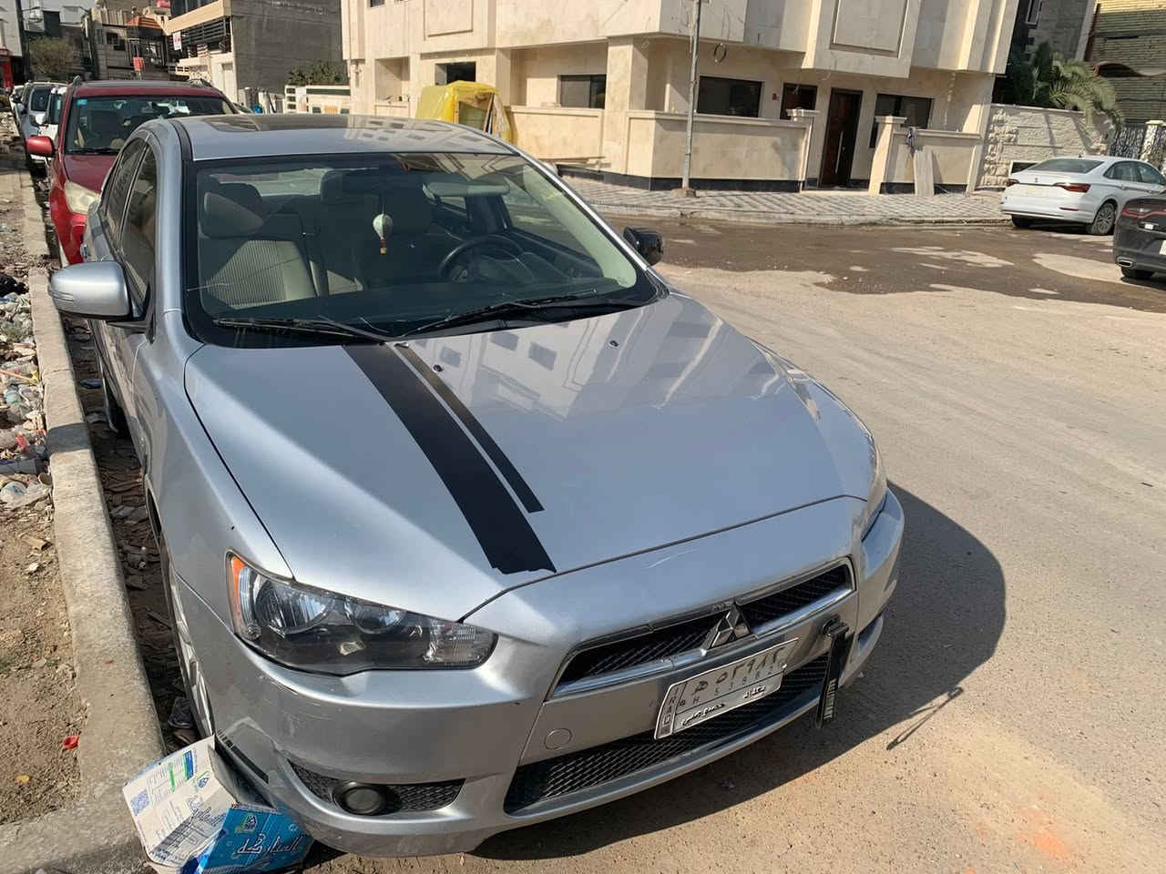 لانسر قرش موديل ٢٠١٦ استلام شركة 
بيها ضربه بين البابتين وشخوط موضح بالصور  
المراية الجانبية طكت القاعدة بس وبدلتها كلها والاصلية موجودة

ماشية ٤٦ الف قابل للزيادة 

السيارة ميحتاج واحد يسولف عليها 

كير محرك تبريد شغال وبحاله جيدة جدا

السنوية منتهية  

السعر  ١٠٥ وبيها مجال
مكاني الاعظمية 

***********
