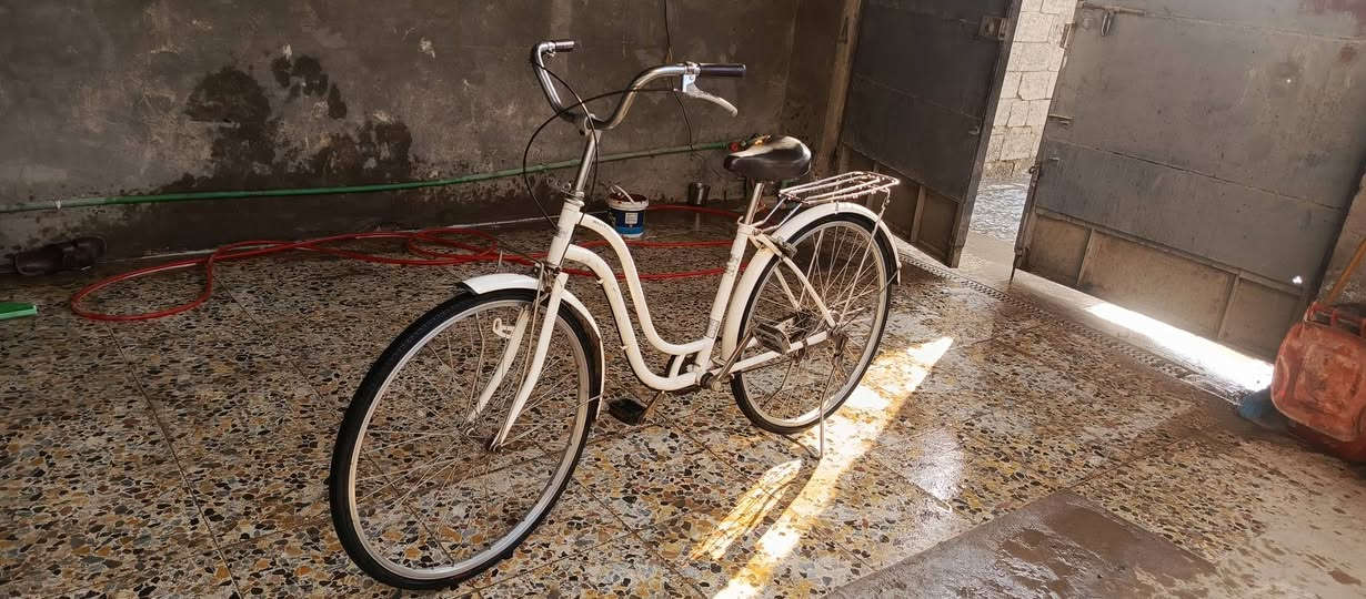 السلام عليكم بايسكل بطة للبيع السعر ٥٠ بايسكل كامل كلة شغال المكان بغداد المشتل الشراي يتصل عل رقم ورجائن المو شراي لا يتعبني ***********
