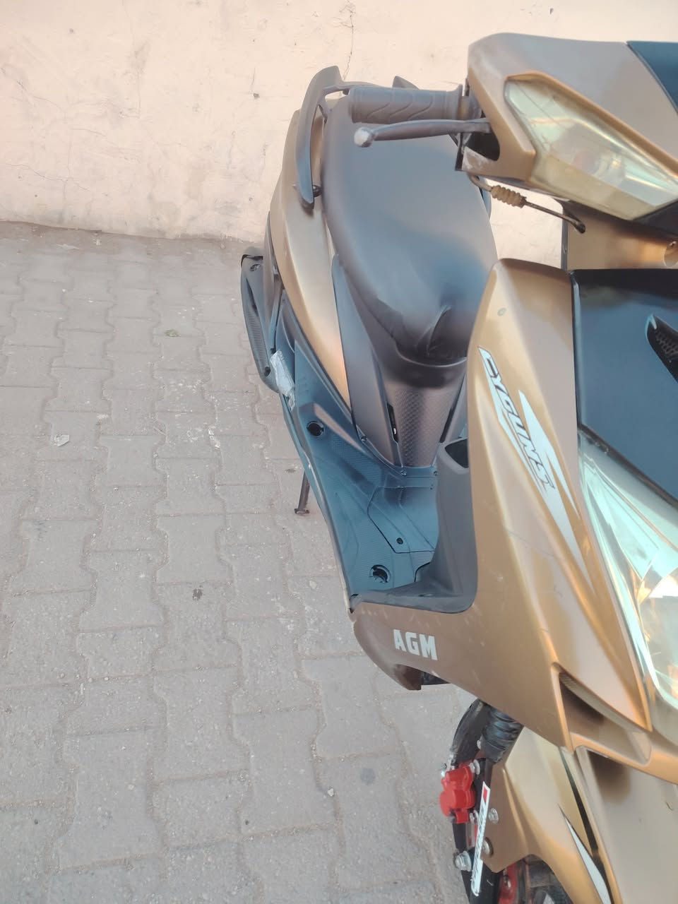 دراجه سكنس ياباني برغي مامفتوح بيهه تاخذه لأي مصلح افحص براحتك *********** شلعه معدل بصمه تشغيل عن بعد دبل اشاره لايتات سلف ماناقصه اي شي سعرهه 425 بيه مجال
