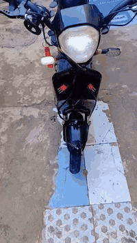 بايسكل للبيع بطاريات جدد سرعته سرعه 50 بايسكل نظيف والسعر 200 وبي مجال مكان في المشخاب هذا رقم الواتساب ***********
