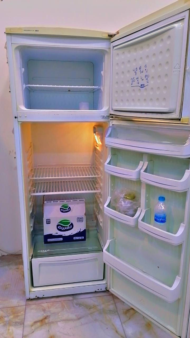 ثلاجه نظيفه ١٠٠ب١٠٠ حجم ٢٠ قدم لسعر٢٠٠وبيه مجال تجميد فوك جوه خير من الله مثل ماموضح بالصوره التحرير شارع جامع الصديق معرض ومزاد الجوهره مجاور محطة النبع الصافي ***********
