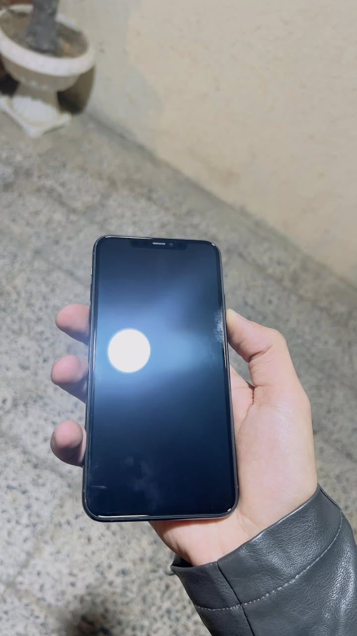 سلام عليكم ايفون 11 برو ماكس شرق اوسط Z/A مكفول من كلشي اي خلل اي عطل يرجع مامفتوح الجهاز و شخط واحد مابي ذ256 بطاريه 75 بلاديه جهاز بدون ملحقات عنواني كربلاء فقط بيع بسعر 275 وبي مجال 
*********** وشكرا.
