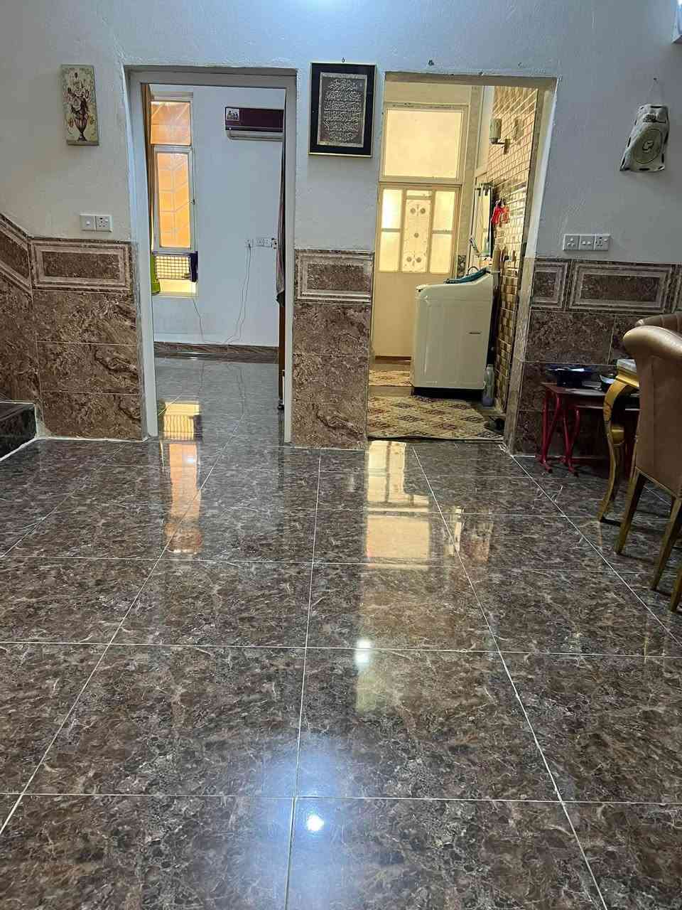 دار للبيع مساحة. ٢٢٥ متر طابقين 
٣ غرف نوم 
الطابق الاول غرف نوم مع صالتين و مطبخ 
مجمع صحيات 
الطابق الثاني غرفتين كبار مع صالة 
كراج يتسع سيارتين 
حديقة  عمر البناء. ٥ سنوات حديث 
واجهة البيت ١٠ متر. زراعي  ملك صرف اسهم 
سيراميك البيت كلة اسباني موقعة نهاية شارع الحسينية  في منطقة شفتة  عل شارع العام. خدمات كاملة 
للاستفسار عقارات شفتة وقطع اراضي زراعي طابو ملك صرف  ***********  حجي راضي لمعرفة السعر اتصال فقط.  ا🧿
