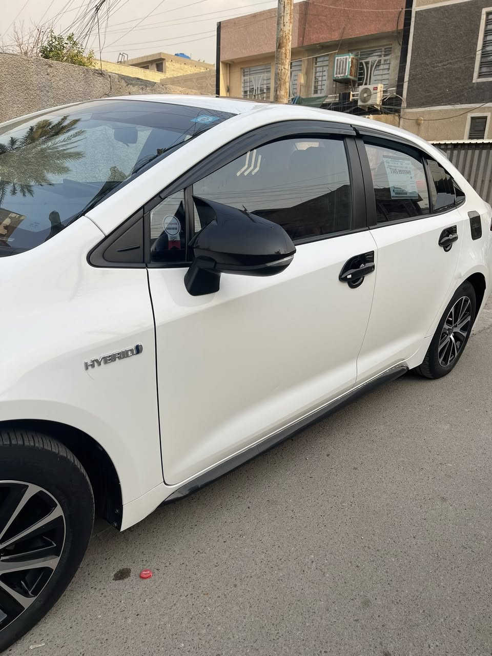 السلام عليكم
كورلا هايبرد 

موديل 2024 

سياره جديده جداً بحاله والوكالة 

جداً معتني بيها ماشيه 48 كم 

مكفوله من صبغ وضربه ولبارد عدا رصعه صغيره في هلال خلفي صورته مواجده 

موصفات فول مواصفات داخل احمر 

بصمه تشغيل أبواب وبيبان 

اوتو هولد 

سايد بريك كهرباء 

نقطعه عمياء 

سلايد كهرباء 

علامه تيوتا ازرق 

إضافه عليها كت كاربون اسود 

تغليف ارضيه ولصندوق كله بعده ع زيرو 

سياره جديده وبسمي تحويل ثاني يوم مكان سياره بغداد البنوك.  السعر 148  شراي يخابر فقط بدون ماروس 

***********.
