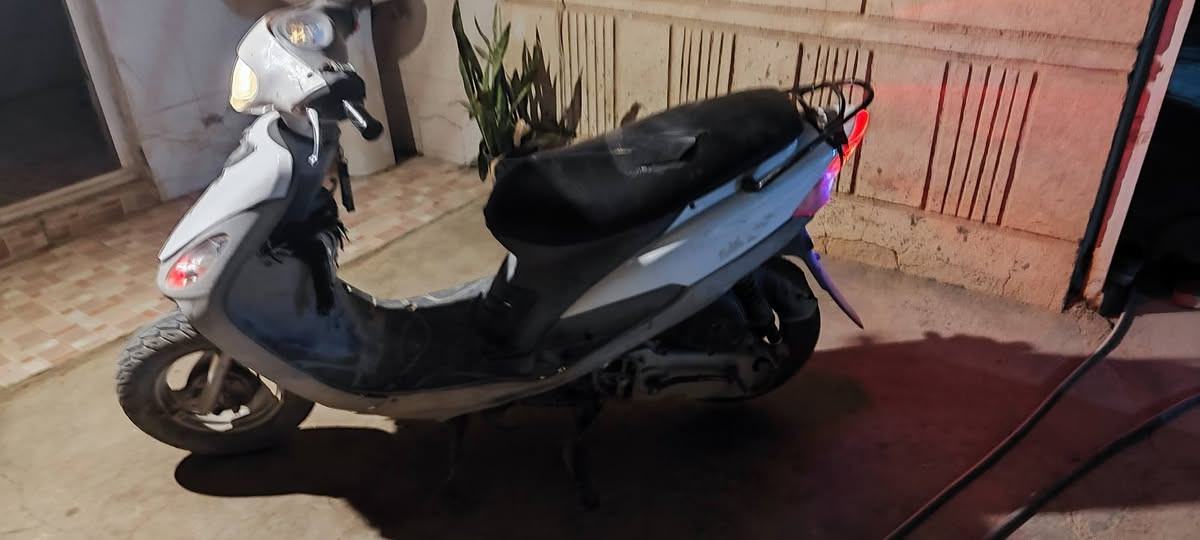 السلام عليكم 
ماكس منغولي نضيفه مفتوحه للبيع  شغاله هندر سلف شغال بس عوزه باتري الدراجه كهربائيات شغاله مكاني كربلاء طويريج *********** السعر 300 وبيه مجال بسيط صالنصه  FM
