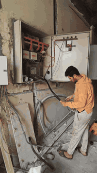 مستعدون لتئسيس الكهرباء في جميع مناطق البصره والعطال المنزليه والبنلات atS بحدث انضمه وحمايه متكامله للستفسار ***********حسين الكهربائي
