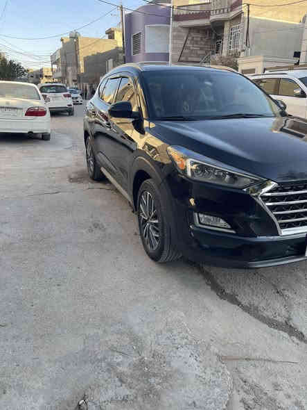 سلام عليكم 
هونداي توسان ٢٠٢١ وارد امريكي 
محرك ٢٤٠٠ gdi
رقم بغداد مشروع وطني وبأسمي
ماشيه ٥٨ الف ميل 
سياره جديده حادثها  البنيد مبدل والجاملغ مصلح بارد
ايرباك ستيرن طاق فقط السياره كلش جديده 
مواصفات السياره فول عدا الجلد والسلايد 
بصمه 
رادار امامي 
رادار جانبي
شاشة وكامرة دوارة
مانع تصادم 
نقطه عمياء 
مود درايف
اوتو هولد
كشنات امامي هيتر 
كشن السائق كهرباء
هاند بريك بصمة
تبريد قطعتين 
وبعد هوايه مواصفات 
مكان السياره بغداد / بغداد الجديدة
سعر السيارة ١٧٧ $ وبيها مجال بسيط 
للاستفسار لاتصال على الرقم 
***********
