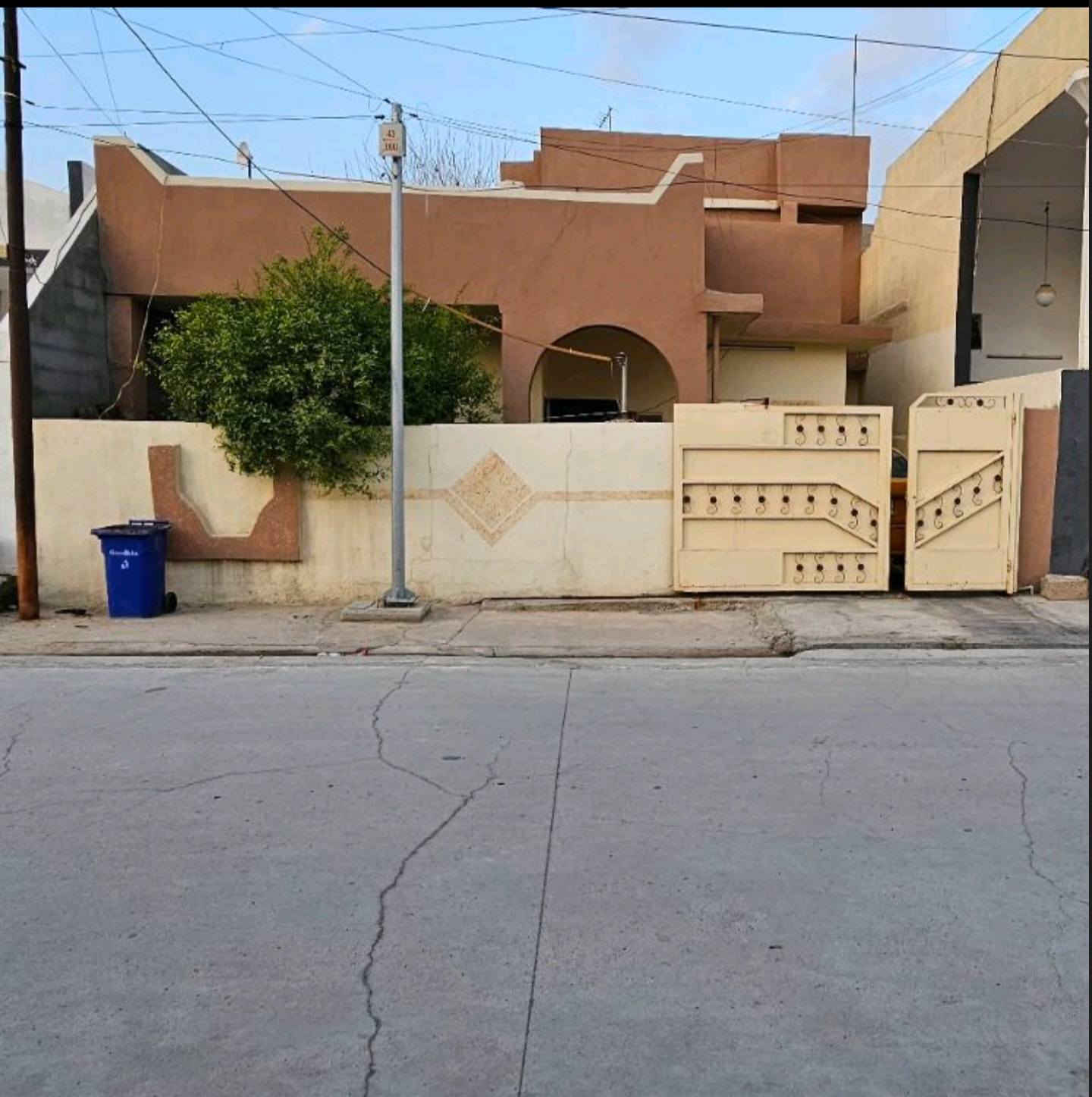 دار للبيع طابو طابق واحد

مساحة ٢٠٠ متر واجهة ١٠

يحتوي على غرفتين نوم و هول و مطبخ واستقبال و صحيات و كراج سيارة

موقع كركوك قادسية الثانية خلف شارع ريسي سوق الخضروات قرب محطة طاهر.

سعر 115 ومجال

للاستفسار ***********
***********
