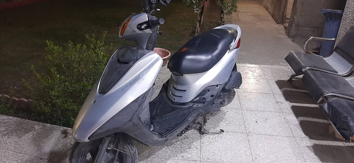 السلام عليكم من رخصه مدير الكروب
دراجه بريز حديث لايت فوك ***********استخدامً قليل 

دراجه رمبه لوك لوك لوك كفاله عامه اوراق رمبه موجوده 

عنوان الدوره  حي الصحه 

الدراجه عوزه غسله متربه 

السعر ٧٥٠
