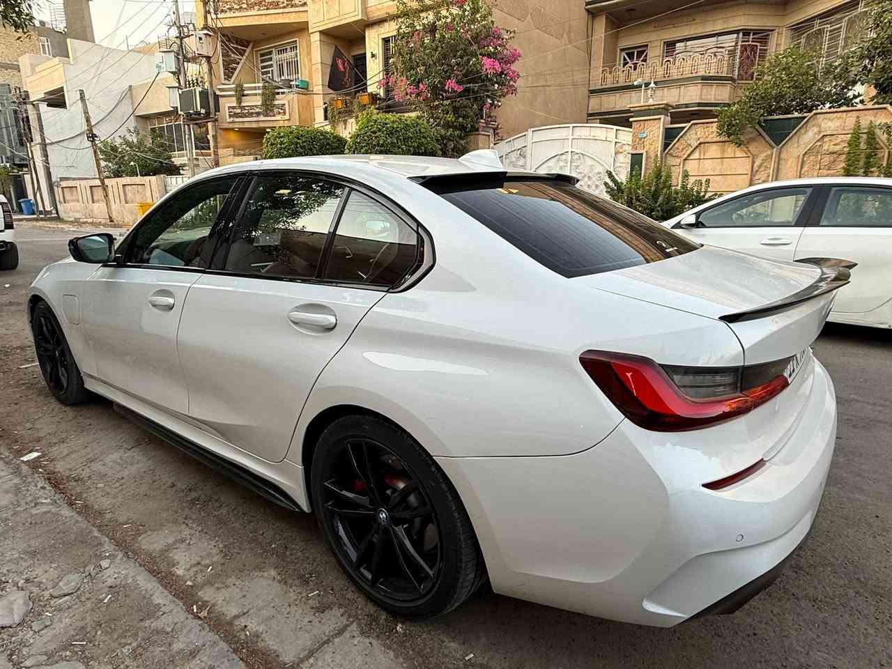 السلام عليكم 
Bmw .330e هايبرد  مكينه 2000 تون بور تيربو 
اسرع من عاديه ب50 حصان 🐎 وقتصاديه 
فول مواصفات ￼￼
موديل 2022 
M_pacag
فتحه 
رادار امامي 
حساس امامي خلفي
سياقه اليه
فول للاخير 
سعره 239 مال بيع او مراوس 
(بيه صفحه سايق صبغ اثر طخه بسيطه دحجات ) صور حادث موجوده
للاستفسار 
*********** واتس
