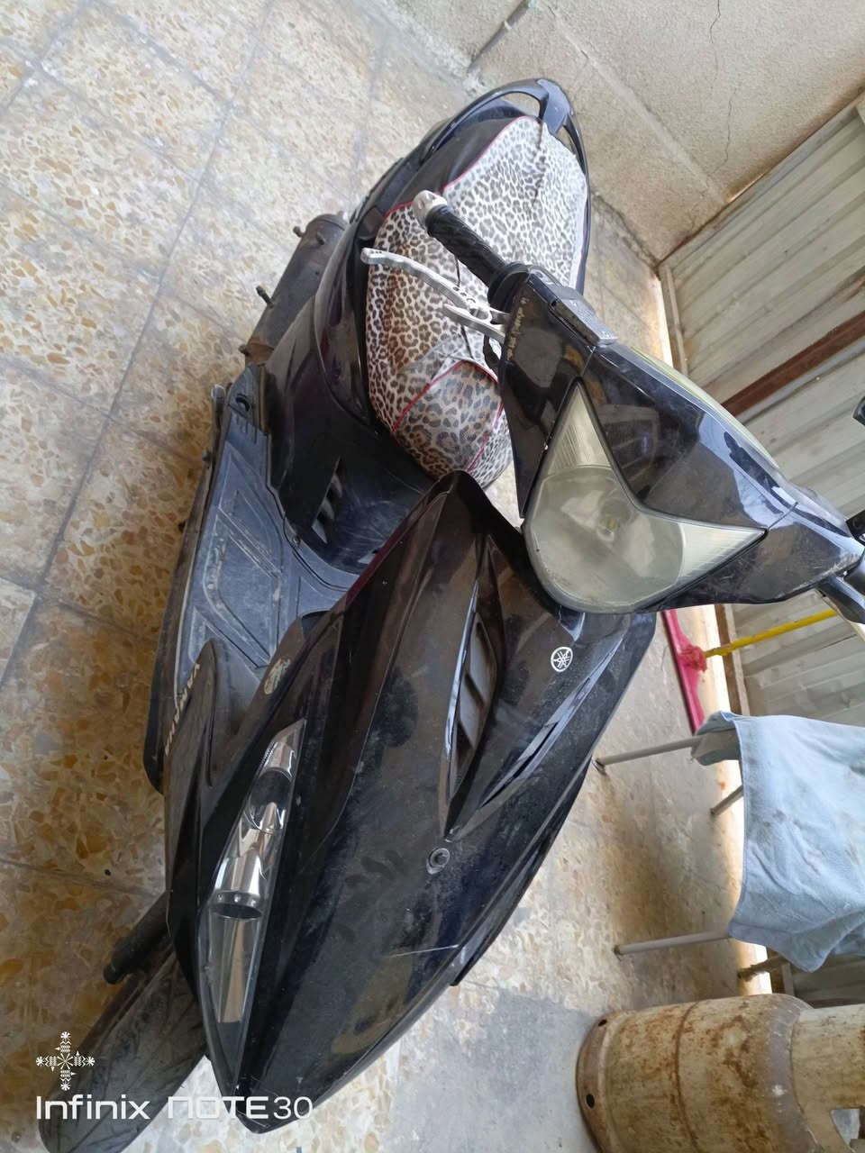 سلام عليكم دراجه ماكس مضلع نوزل خطين دراجه مثل شوفتك نضيفه كلش بس اني مغاسلها وبيها صلصنه بلاديه وهاي صلنصه وحدها فوك 100 الف سعرها دراجه شلعه ومعدل تشتغل سلف وهندر بس بيها تاخير بسلف اني اريد ابيع ف ممسوي 
لسعر 550
لتواصل واتساب او اتصال
***********
