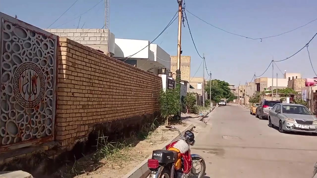 الدار للبيع هيكل مسقف طابق و نص قيد الانشاء
الكوت حي الجامعه الاولى خلف الاقسام الداخليه 
قرب المدرسة الصينية 
المساحه 300 ركن واجهه 25 نزال 12// شارع 20 
للاستفسار الاتصال على الرقم ***********
أو واتساب او ماسنجر
