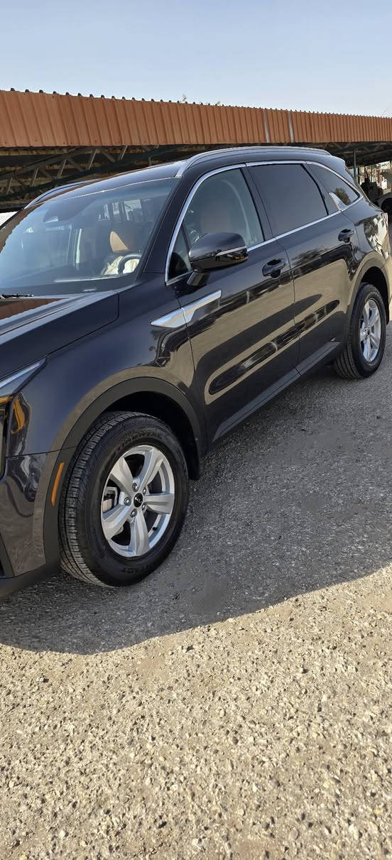 كيا سورنتو ٢٠٢٥ ماشيه ٣٠٠٠ بحالة الزيرو وارد كندي محرك ٢٥٠٠ تنفس طبيعي ٧راكب 4×4 بدون ضرر حادث رصعه بطرف البنيد موضحه بالصور السعر ٢٢٧ بمكانها بدون نقل وكمرك العنده كتاب شهداء سياره حلوه موجوده بالمنطقه الحره عمان السبت تنشحن الى العراق التواصل***********
