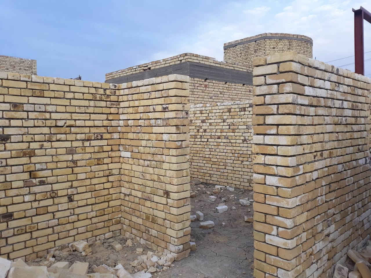 بيت هيكل للبيع بالصخيين نزله علي الأكبر مساحة ٢٠٠ بيت قريب على الشارع خارطة مهندس علي النداف صب بنيان حديث موقع حلو كافة الخدمات موجوده 
***********
