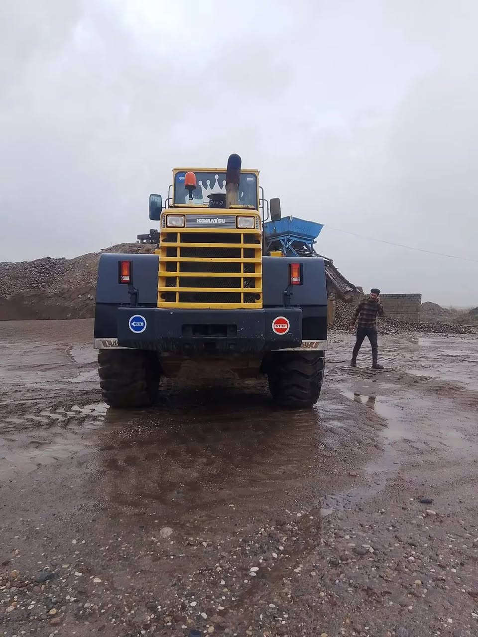 السلام عليكم شفل كوماتسو حجم 380 موديل 1998شفل كلو شرط الرقم ***********
