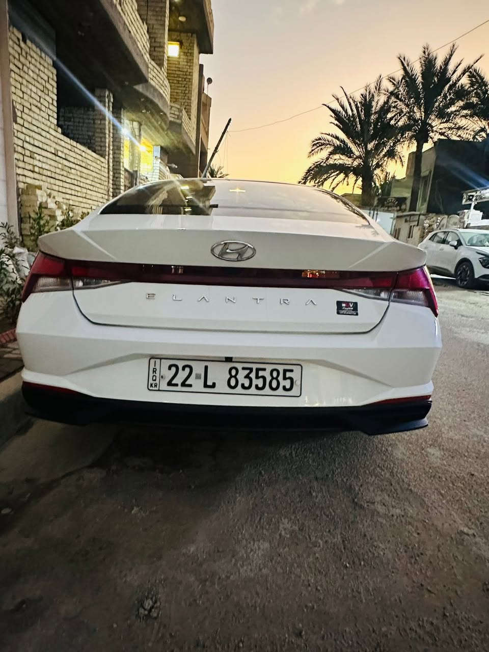 السلام عليكم
من رخصه الادمن صاحب الكروب 
للبيع 
هونداي النترا
 موديل 2022 
رقم أربيل الدولي الجديد
ماشيه 50 الف على ايدي مشتريها زيرو
السيارة جديدة بمعنى الكلمه
 عدا ملاحظتين بسيطات جداً
السيارة على وضع الشركه على ايدنا
صيانة السيارة كله بالشركه 
مواصفات السيارة 
تحكم إستيرين جهتين 
قطعتين تبريد 
داخل ابيض
محرك 1600 
مكفوله من الصبغ والحادث
العنوان بغداد 
السعر 162 و بيها مجال بسيط 
للاستفسار : ***********
***********
