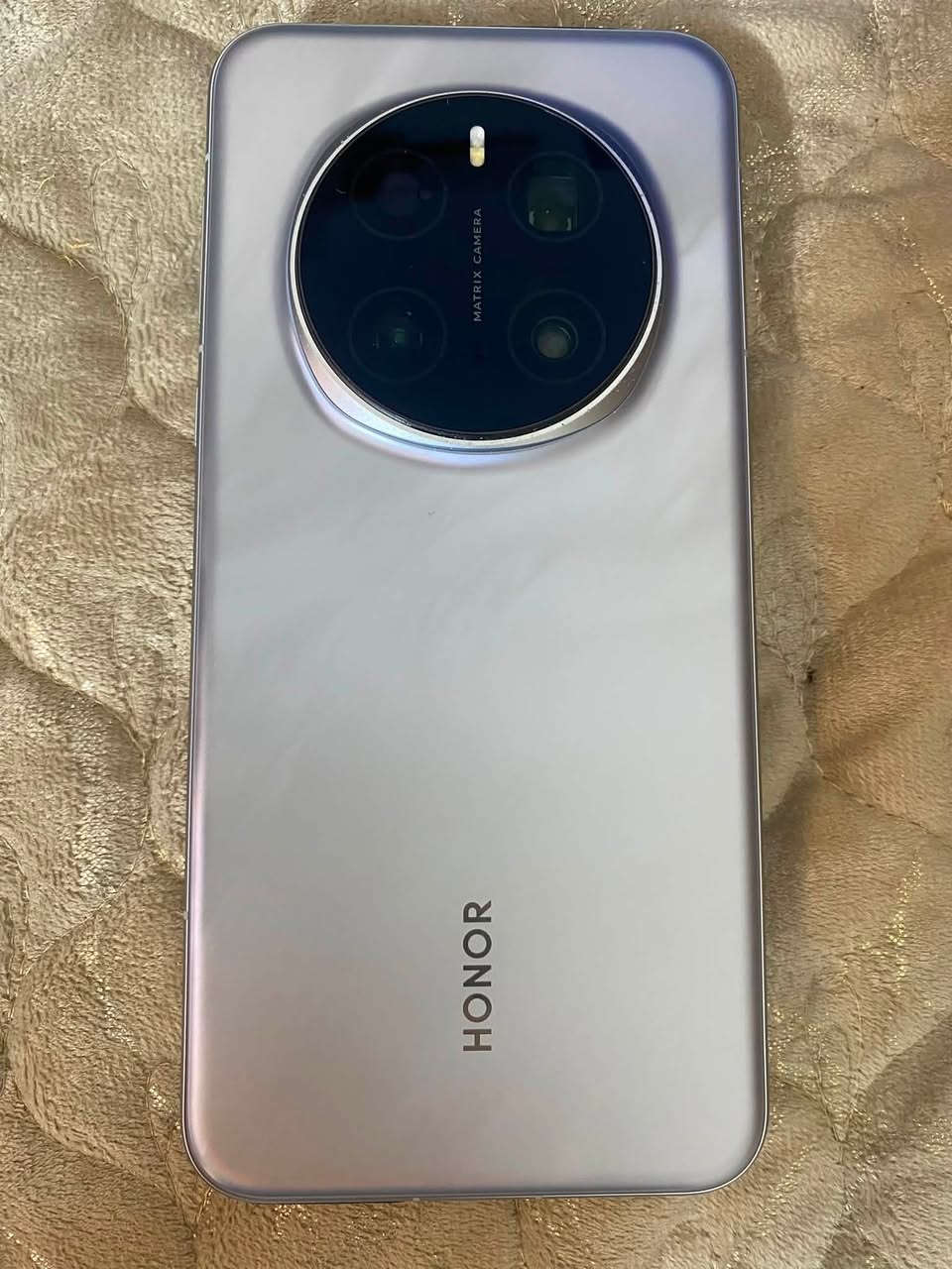 سلام عليكم للبيع  HONOR MAGIC 7 PRO
كامل ملحقات عدا الساعه  
النظافه 100% 
السعر 850 قفل
أو المراوس ب آيفون ١٤ برو ماكس أو ١٥ برو ماكس نظيف وكامل ملحقات 
الرقم *********** 
العنوان بغداد الغزاليه
