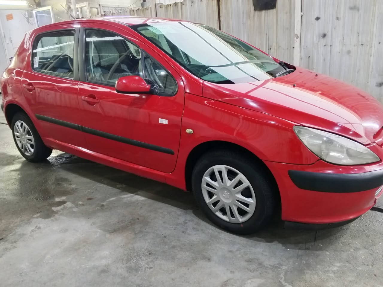 بيجو 307 موديل2005 سياره جاهزه من جميع النواحي
تبريد شغال كهربائيات بلاد محرك وكير ممتاز سياره مصبوغه للجماليه اثر جراد سياره جديده جدا جدا كله بلاد دواخله 
سعره 55ورقه رقم بغداد دولي يوجد فديو داخل المنشور للاستفسار 
***********
