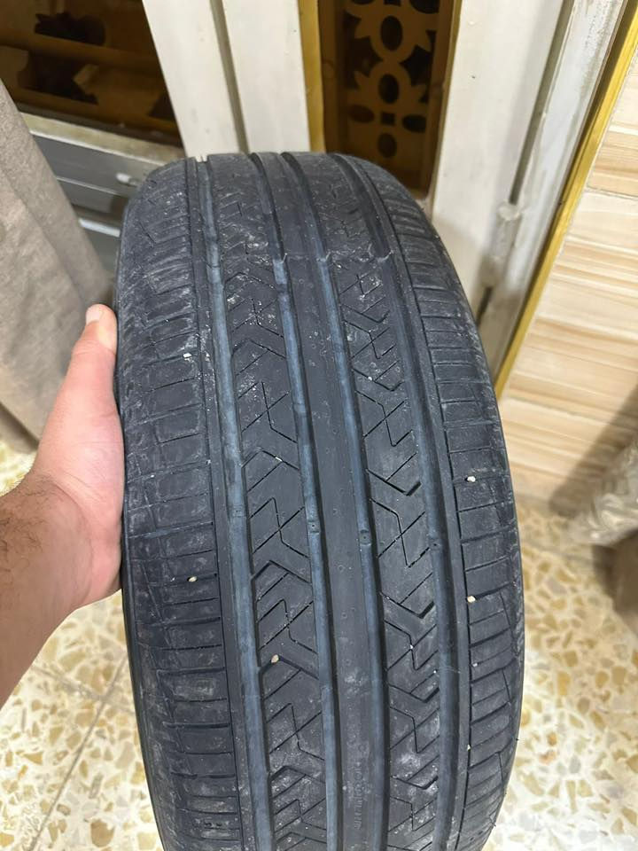 السلام عليكم تك تاير مال كورلا هايبرد 2025 ماشي عليه اقل من ٢٠٠كيلو مكفول من كلشي  للبيع ب ٧٥ وبي مجال شي كلش بسيط التاير اصلي الي يجي ويه لسياره *********** مكاني بغداد♥️
