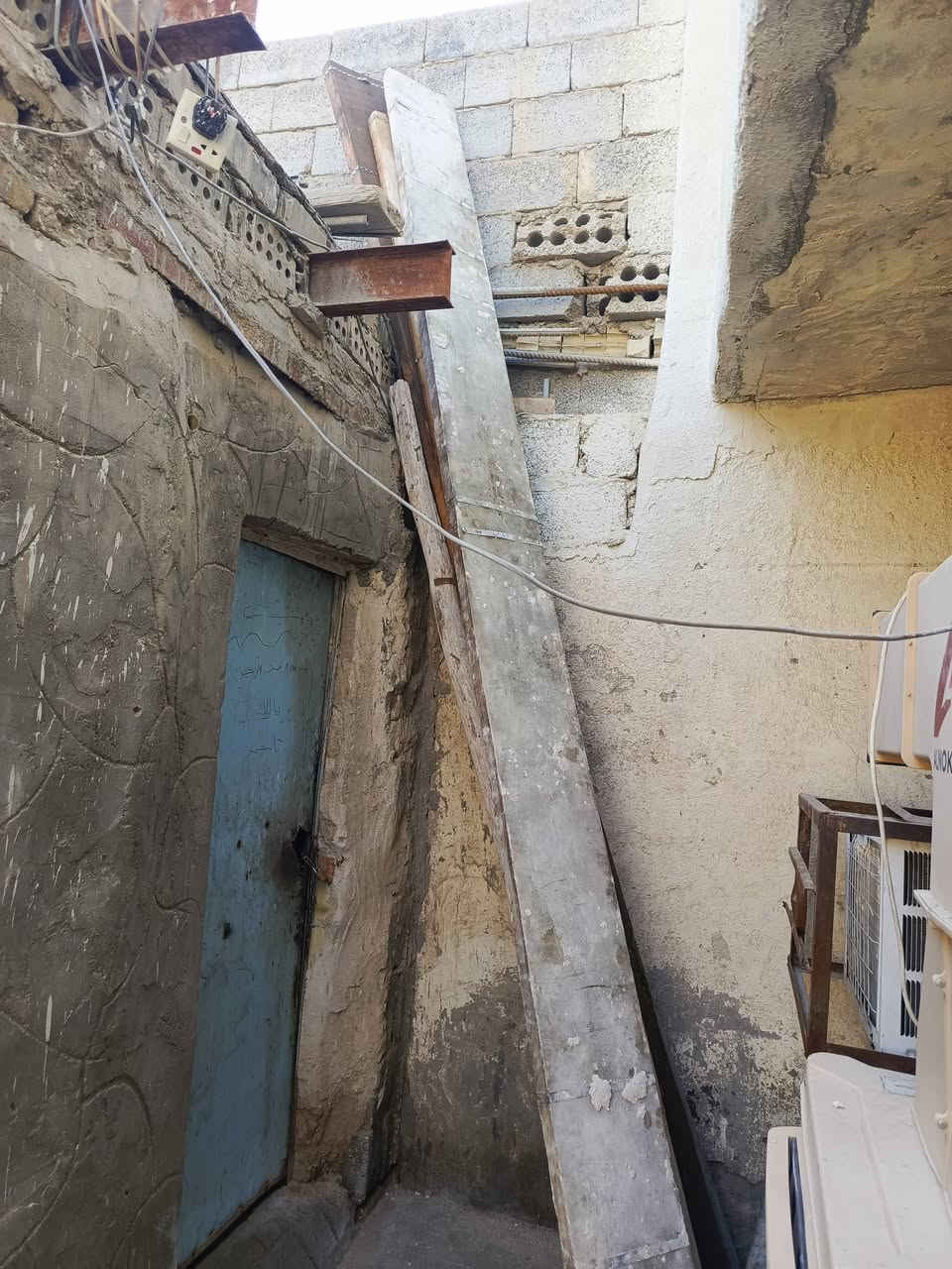 سكلات  عدد 6 دراب عدد 3  حادله عدد1 شباك عدد2 باب عدد1 مكان كربلاء المقدسه ***********/***********
