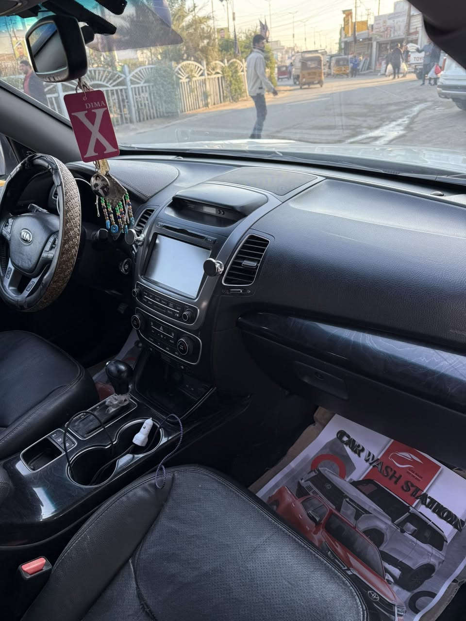 سلام عليكم للبيع كيا سورنتو موديل 2014امريكي sx محرك ٦سلندر ماشيه ١٢٩مواصفات فول بصمه  بانوراما كشن كهرباء جنطه كهرباء بردات خلفيه بيها قطعتين صبغ  خشم البنيد +الباب الخلفي السعر المطلوب ١٧٥ مكلف بالنشر ***********
