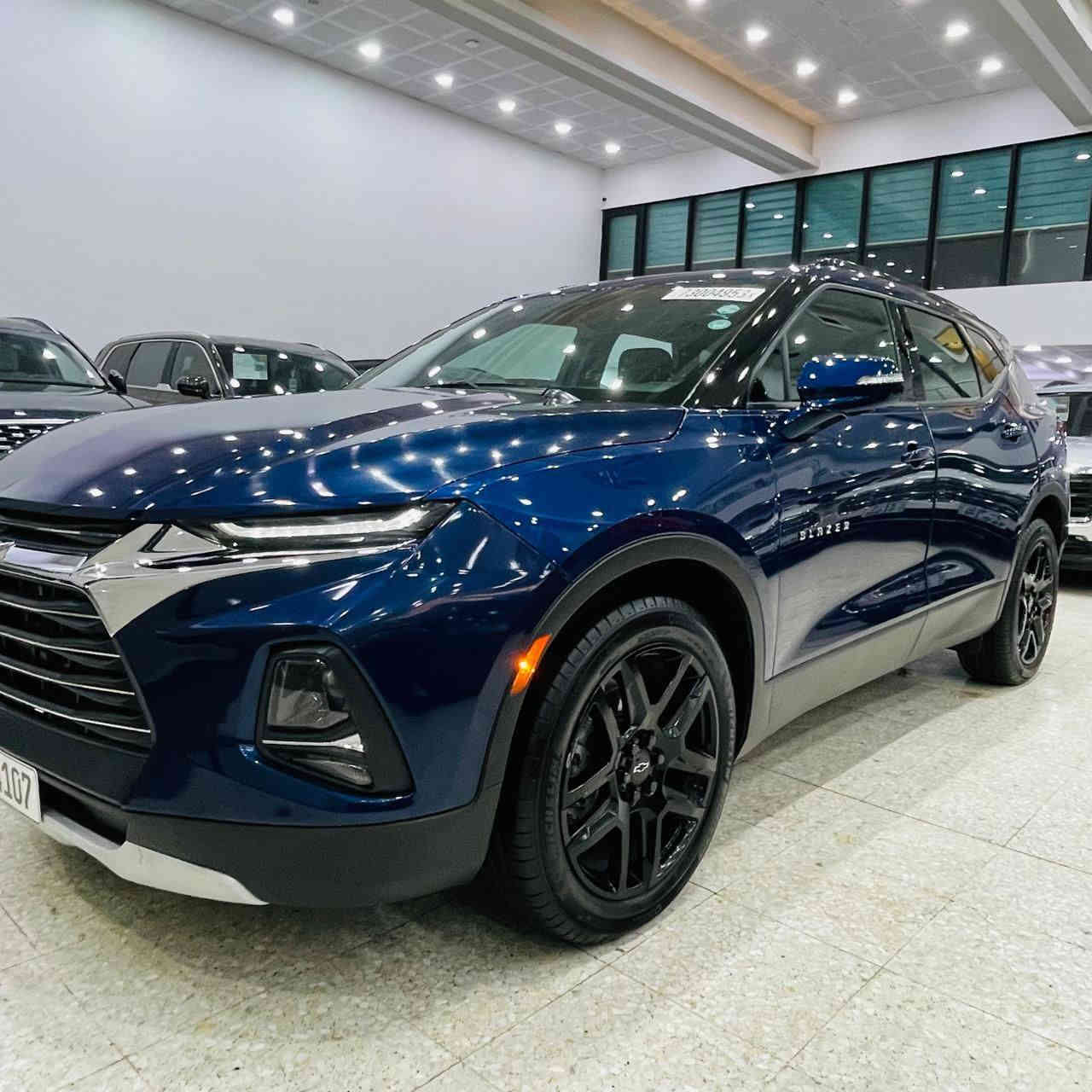 السلام عليكم للبيع بلايزر 2022
#المركبة     : شوفرليت بلايزر 2022 فئة LT3 لون ازرق
#الرقم        :  اربيل 
#الضرر      :  بنيد فقط
#عداد_المسافة : 18 الف كيلو حقيقي 

#المواصفات : 

▪️شوفرليت بلايزر 2022  فئة LT3 
▪️ محرك 6 سلندر 3600
▪️ لايتات زينون عالي وواطئ اصل 
▪️ حاجب LED نهاري 
▪️ بصمة باب وبصمة تشغيل وتشغيل عن بعد   
▪️ اشارات بالمرايا الجانبية
▪️ رادار امامي تفاعلي متعدد الاستخدام
▪️ حساسات الانحراف عن المسار 
▪️ المقاعد الاماميه تدفئه
▪️ دفع رباعي مع اربع أنظمة قياده 
▪️ ويل حجم 20 اسود اصل مع طقم تاير جديد
▪️ حساسات الاجتياز الجانبية ( نقاط عمياء )
▪️ حساس خلفي مع كامره خلفيه اصل
▪️ باب الجنطة كهربائي شفط 
▪️ غرفة السيارة جلد  اسود اصل 
▪️ تحكم كهربائي متكامل لمقاعد المقدمه 
▪️ تحكم ستيرن جهتين متكامل الايعازات مع الرادار
▪️ نظام تبريد المركبه قطعتين تبريد 
▪️ شاشة دشبول كبيرة لمجموعة من الايعازات 
▪️سستم صوت BOSE الشهير 
▪️السيارة فول مواصفات ، جديدة وبوضع الشركة.

السعر المطلوب : 225 ورقة مع المجال 
للاتصال او واتساب ***********
