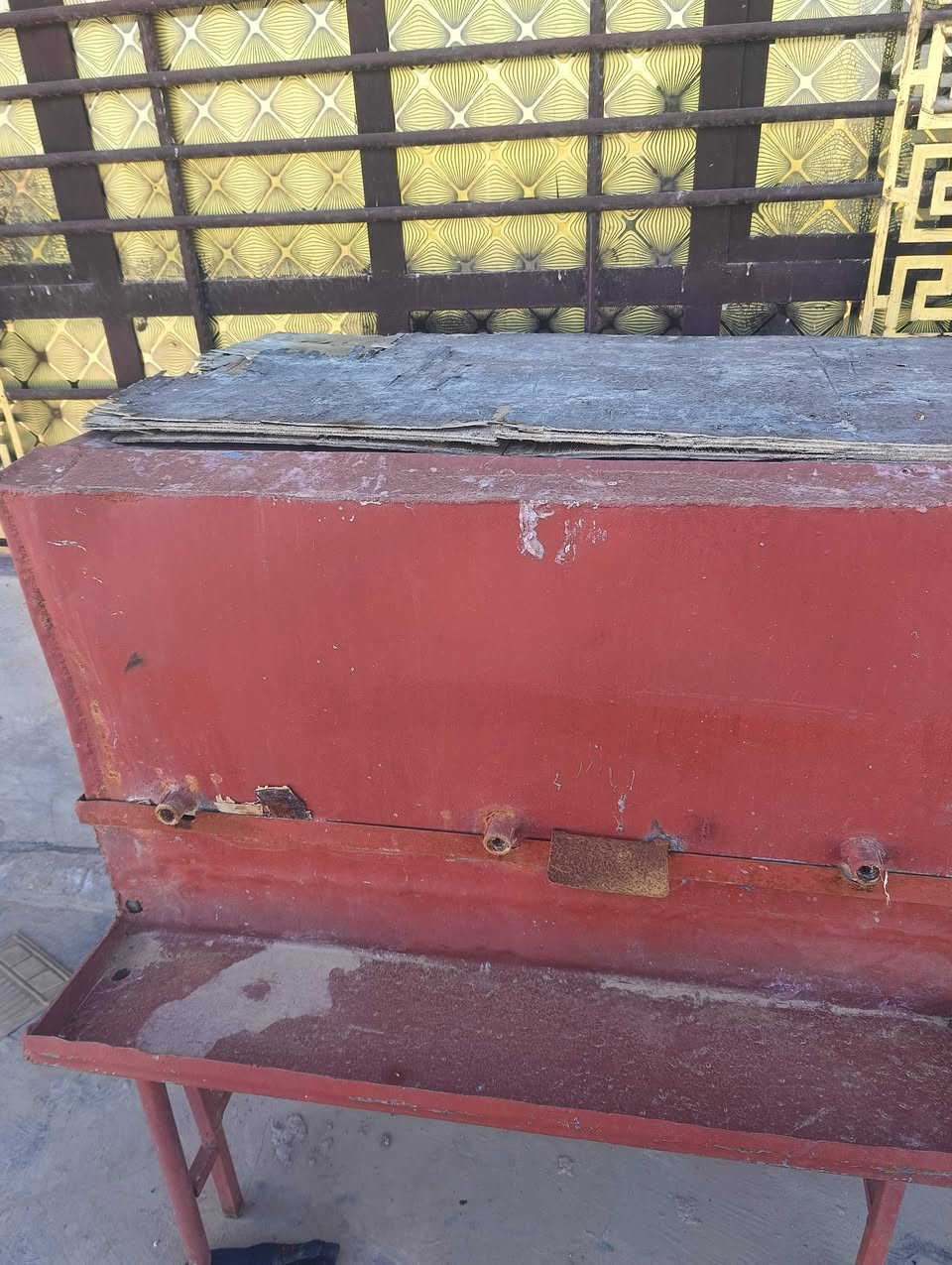 سلام عليكم
للبيع جادر بس حديد
وجادر ثاني غراضه كامله 21متر 
وكراسي 350 للبيع
وطبلات 200
وأربع مغاسل 
المكان بغداد قرب الشعله 
استفسار اتصل
*********** 
***********
