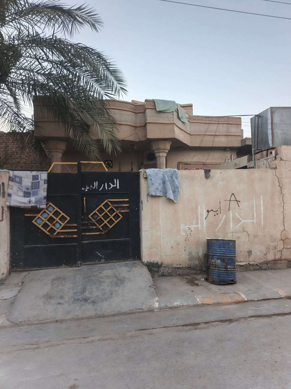 [[بسم الله الرحمن الرحيم]]
🏡     🏘      🏚 

#يوجد_ مشتمل طابق ونص _للبيع أو مراوس مشتمل بالشهداء 
#العنوان  الفلوجة 
#المنطقة تأميم الثانيه قرب نهر فليح ✨

✅المساحة : 168م
🏘يتكون من 
غرفتين نوم 
صاله
استقبال 
مطبخ 
صحيات 

                       #بناء 🧱 : بلوك 
      
     #شارع 🏞️⬆️⬆️ : 10م تبليط كامل الخدمات 

  #السعر_محدد_من_قبل_البائع 
        
        ⚖️⚖️   نوع الملك : طابو صرف تحويل مباشر  🏙 

         #السعر_💰💸:  75 مليون 

__________________________________

للأستفسار⛔🖲️ : مراجعة 
🥇#مكتب_الدوحه_للعقار 🥇
العنوان شارع المنجزات تقاطع جامع التقوئ مجاور محطة المتميز المركزية لغسيل السيارات 🚗🚖
__________________________________

#ملاحظة//📋📑 اذا لديك عقار تريد تعرضة للبيع او تريد تشتري عقار قم بمراسلة الصفحة او اتصال على لارقام الموجودة+ واتساب
            
         #للأتصال_او_واتساب 📞  ***********
         #للأتصال_كورك.   📞.      ‏  ‪***********

#بيع_وشراء_الدور_السكنية_والزراعية_العقارات_في_مدينة_الفلوجة #مكتب_الدوحه_للعقار_بيع_وشراء_العقارات_بسعر_مناسب
#عقارات_الانبار_الفلوجة
