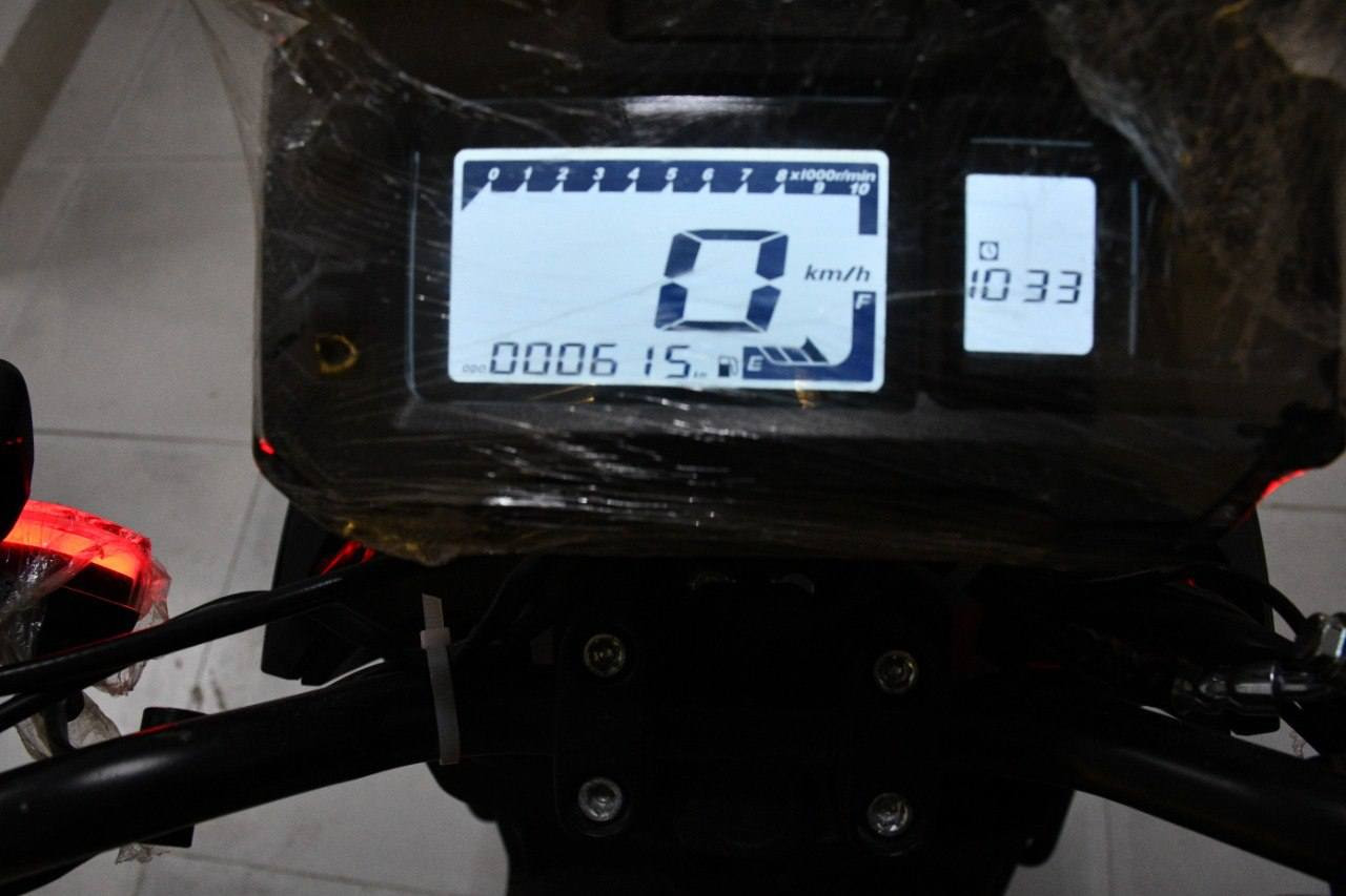 السَّلَاْمُ ‌‌عَلَیْکُم‌ ‌وَ ‌‌رَحْمَةُ‌‌ اللّٰهِ‌ وَ ‌‌بَرَکَاْتُه‌ سەرەتا بەناوی خوای گەورە، ئەم ماتۆڕەمان هەیە،  ١٢/١/٢٠٢٦  بە سفری دەر کراوە زۆر کەم ڕۆشتوە و هیچ کەوتن و شوختێکی نیە و لۆک لۆکە، مەکینە ١٥٠ قاچ حاسە گێچ ئەلیکترۆنی لایت بەقوەت وەک زینۆن ئیشارەت و لایتی دواوە لیده شوێن شەحن کردنەوەی موبایلی هەیە شوێن بەرداخی هەیە سنوقێکی گەورەو باشی هەیە کامل ئەملاو لای درعە لە کەوتنا نایەڵێت لاشەی ماتۆڕەکە عەزێتی ببێت ، وەک و قوەتیش بەقوەتەوەو باش دەڕوات ،هەرکەسێک مشتەریە لە سلێمانیم نامە بنێرێت.


**إذا كنت صاحب هذا الإعلان وتريد حذفه لأي سبب، رجاءا أرسل رسالة إلى الدعم الفني**