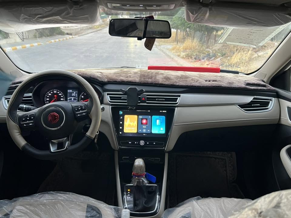 🚗 بۆ فرۆشتن: ئێم جی 5 (MG 5) مۆدێل 2025 🚗
🔹 مۆدێل: 2025
🔹 مواصەفات: ستاندارد پڵەس (Standard Plus)
🔹 ڕۆیشتن: تەنها 21,000 کیلۆمەتر ڕۆیشتووە.
🔹 دۆخی سەیارەکە: زۆر خاوێنە، هیچی پێوە نییە و بەشەرتە (بێ بۆیاخ و بێ سارد).

✨ جوانکاری و زیادکراوەکان:
سەیارەکە کامل جوانکاری بۆ کراوە و زۆر تایبەتە:
✔️ لایتی پێشەوەی گۆڕدراوە بۆ زینۆنی سپی (خۆی لە شەریکە زەردە، من سپیم بۆ بەستووە).
✔️ باڵی دواوە (سپۆیلەر)ی بۆ دانراوە و شێوەیەکی زۆر جوانی پێداوە.
✔️ بڵندگۆ (موکەبەرە) بۆ هەردوو دەرگای دواوەی دانراوە.
✔️ وایەری ئەمپلیفایەر (ئێمپیفایەر) بە تەواوی ڕاکێشراوە و ئامادەیە بۆ سیستەمی دەنگی.
✔️ گاعی (فەرشی) شەریکەی خۆی ماوە و زۆر خاوێنە.

⚙️ زانیاری زیاتر:

زەمانی شەریکەی لەگەڵدایە و ماویەتی.

سەیارەکە یەک دینار مەسرەفی نییە و بە تەواوی بێ کێشەیە، تەنها سواری بە و لێیخوڕە.

💵 نرخ: 109 گەڵا (10,900$) و مەعامەلەیەکی کەمی تێدایە.
📞 ژمارەی تەلەفۆن: [***********]
📍 شوێن: [شویین سلێمانی ]
