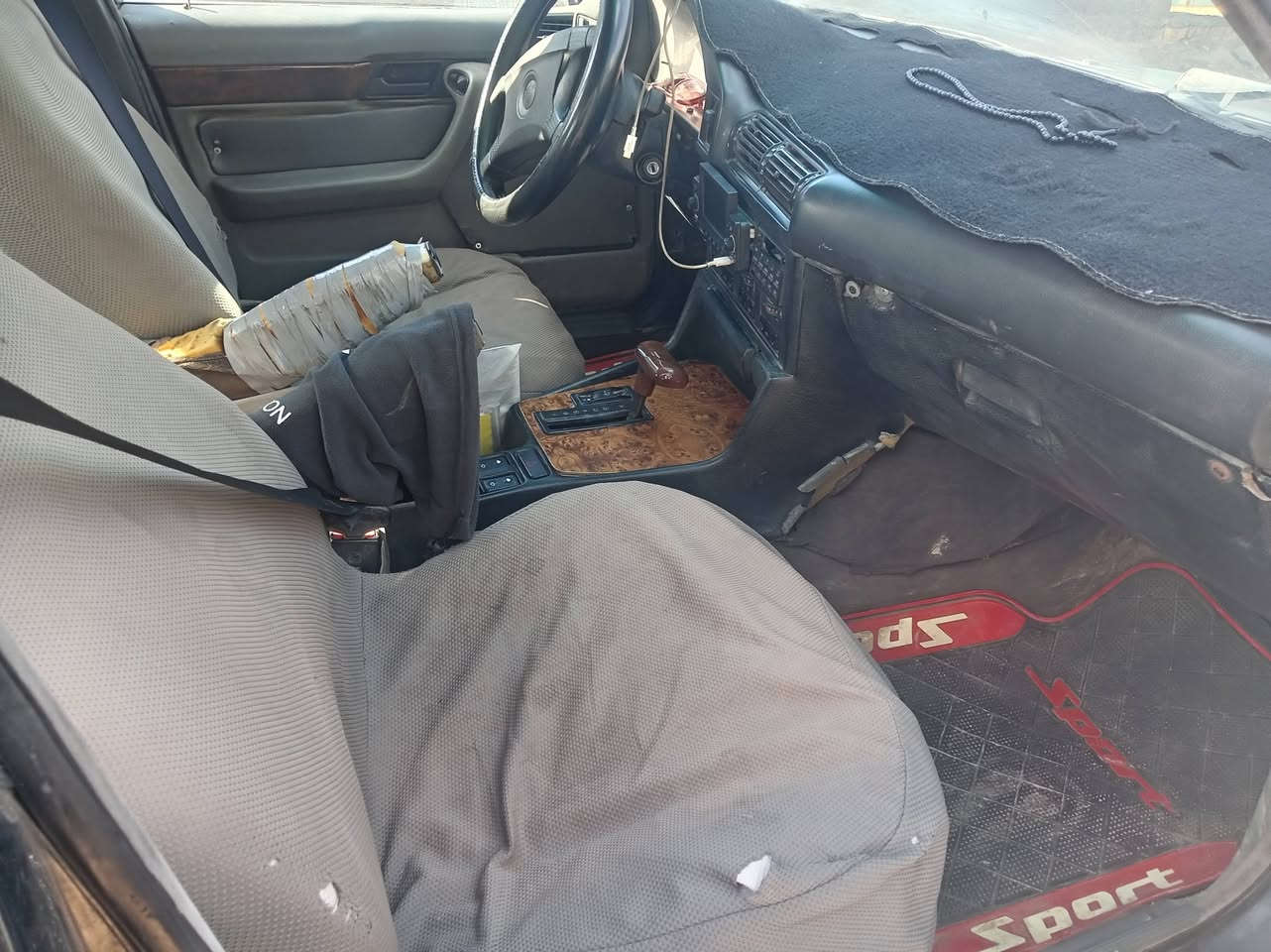 سيارة بي ام للبيع
محور مكينه ففيتي ٣٠٠٠بطل اسود 
رقم انكليزي باسمي تنتهي 2029
 السعر 35 ورقة
عنوان الديوانية 
***********
