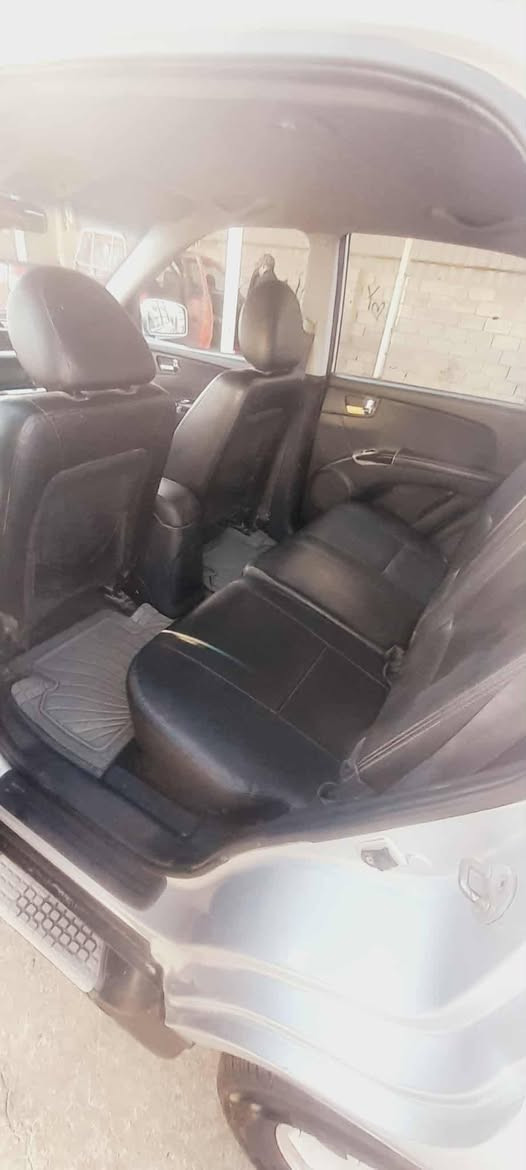 السلام عليكم سيارة كيا سبورتج مديل ٢٠٠٩ رقم القادسية انكليزي مكفول من الضربة قوية ماعنده جاملغ المامي مصبوغه ثر دحجه مكانها سيارة الديوانية سعرها ١٢٢ بيها مجال حك جيه هذا رقمي ***********
