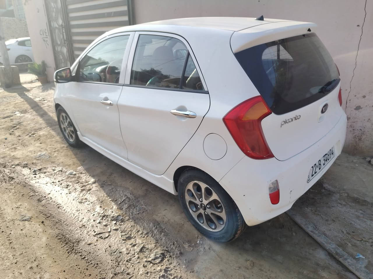 كيا بيكانتو موديل 2013 مكفوله صبغ وتبديل بيه حالوب قليل رقم أربيل الجديد سنويه لل28 تريد وكاله او تحويل حاضر اني سعره 73 وبيه مجال مكانه ديوانيه حولي الجامعه ***********
