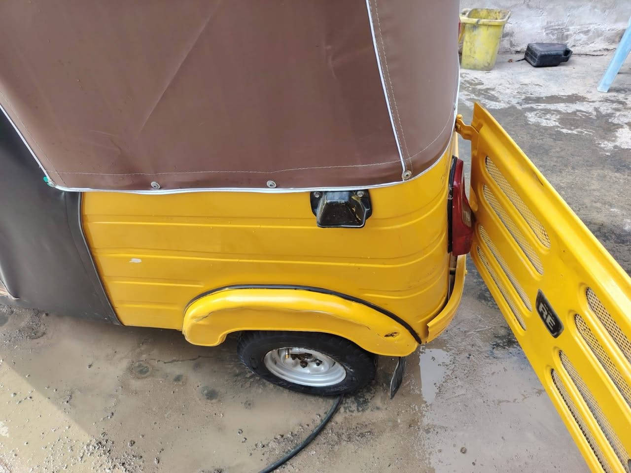 سلا عليكم تكتك 19 نهايت 19مضلع  وسنويه سكن بغداد الشعب معمره خياس  دوسات تكتك  مطخطخه مصبوغه عام سعره5250   تصال على رقم ***********
