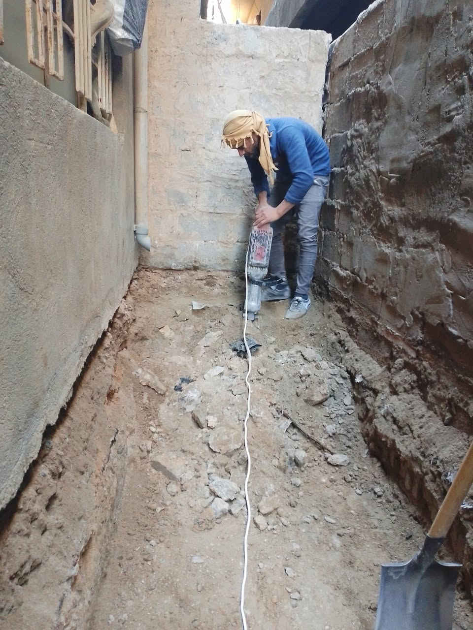 سلام عليكم  / يوجد كادر عمل جاهز/ تصعيد مواد/ تنضيف بيوت/ تفليش/ تكشيط/ تنضيف حدائق/ دفن نهري  / شقلنه ليل ونهار   /ومعداتنه جاهز/ ماعليك بس تصال على رقم  /     ***********
