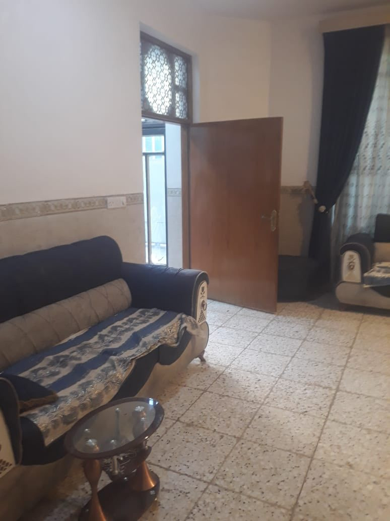دار للبيع
مساحة 200م طابو زراعي سند 25
طابقين يحتوي على
غرف نوم عدد4
كلدور عدد 2
مطبخ
استقبال
مجمع صحي عدد3

الموقع//خلف المحكمه الجديده
للاستفسار اكثر الاتصال على الرقم
***********
