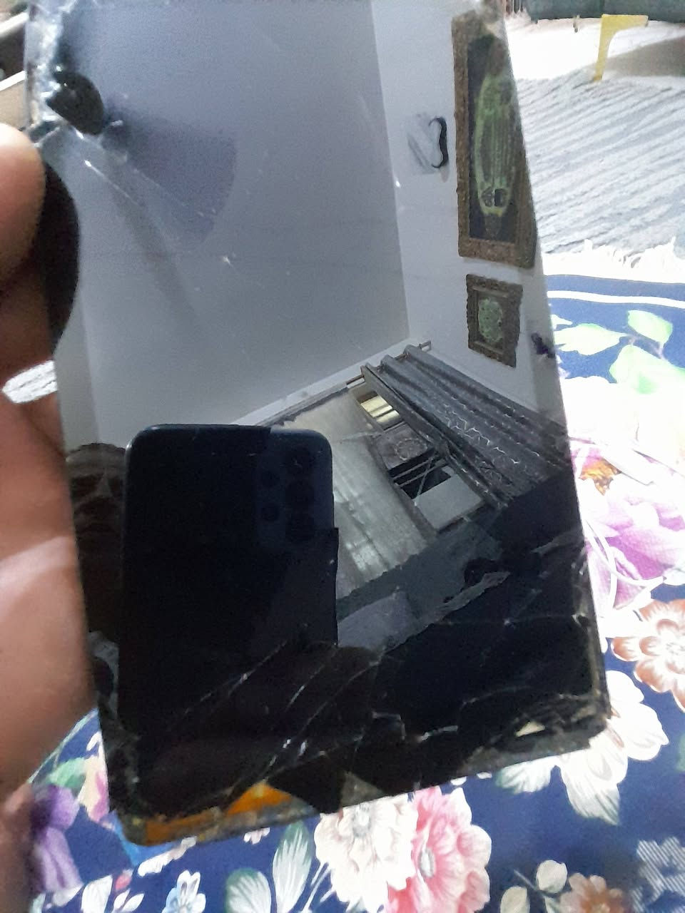 للبيع ثنينهن 40ابف طافي لتكلي شبي مكاني أبو دشير شارع الزيتون
***********
