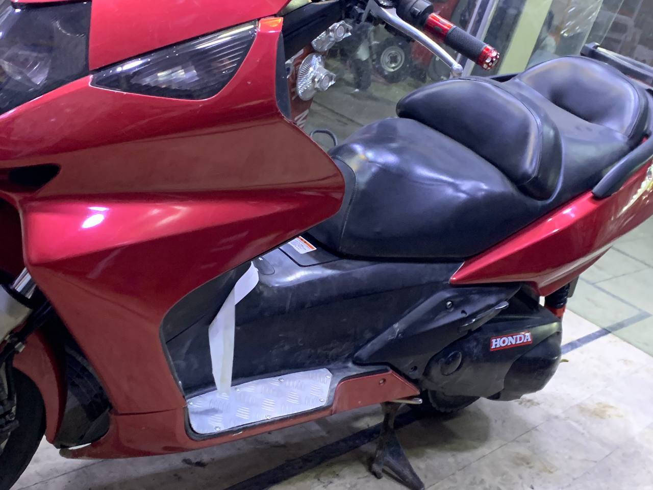 السلام عليكم سلفر ونج600 للبيع دراجة خير من الله مانقصها شي مكاني البلديات للستفسار ***********
