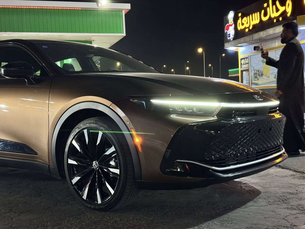 كراون هايبرد 2025 بلاتينيوم وارد امريكي لونين
الضرر : خشم جاملغ راجع pdr ومرشوش ع كد اربع اصابع وpdr ع كد اصبعين بالبنيد (بالحاوية انطخ) بدون ارباك 

السيارة ماشية 2300 ميل السيارة زيرو بحالة الوكالة حته دهن المحرك بعده وكالة 
مواصفات السيارة فول الفول
محرك 2.4 تيربو +هايبرد
بانوراما
جنطة جلاق
داتا شو
قيادة آلية بالكامل 
لايت اربع عدسات زنون
سستم صوت JBL
شفتات بالستيرن
دخول ذكي + ترحيب
كشنات كهرباء +تدفئة وتبريد
حدادية وتخم تايرات بعدها وكالة 
ومواصفات البلاتينيوم معروفة وماكو اعلى منها

السيارة جديدة بمعنى الكلمة واحلى من الصور بهواي
دخول جديد بعدها فحص مؤقت يعني تترقم اي محافظة تريد
السعر 380 وبيها مجال والي جاد ويجي يشوف ياخذ السيارة بسعر مختلف
مكان السيارة البصرة مركز مدينة
***********
