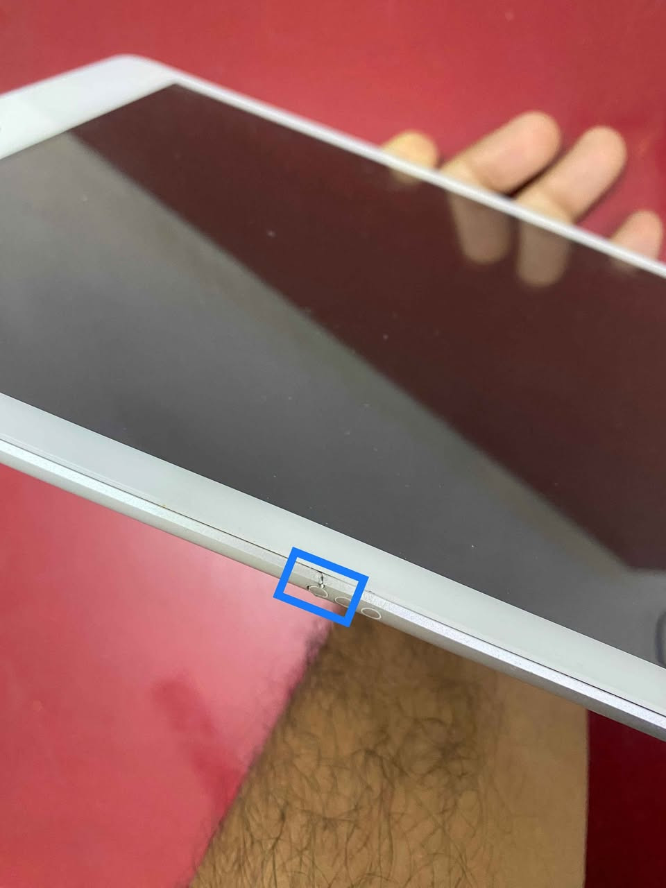 ابل ايباد 9 شرق اوسط
الذاكرة 64 كيكا
يدعم اخر تحديث من ابل 
قياس الشاشة 10.2 كبيرة
يدعم كاميرا امامية وخلفية
بدون ملحقات وبدون كارتون
الايباد شغال من كلشي بي بس هاي الزلغة موجودة بالصور
مبدل بي بس لمس الشاشة
السعر 160 وبي مجال قليل
النجف مقابل قرية الغدير
موجود خاص او اتصال
*********** النجف, العراق
