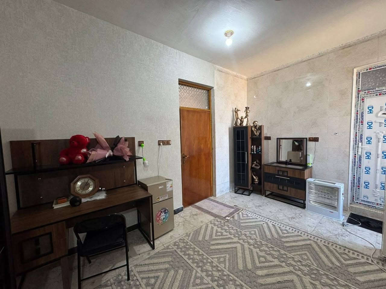 دار سكن طابو صرف مساحه 250 متر بناء حديث 
بناء طابوگ طابقين 4غرف نوم هول مطبخ استقبال 
مجمعات صحيه كراج سياره خدمات كامله 
مي كهرباء مدارس موقع ابو غرق حي الحسين 
قريب من شارع حله كربلاء مقابل مجمع ارض بابل السكني 
الأستفسار الأتصال 
***********

‭0781 295 5129‬

#الدار_المعموره_للعقار 

ملاحظه // من لديه عقار ويرغب بالبيع مراسلت الصفحه او الاتصال
