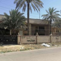 العقار للبيع اولا.. دار في حي العدل خلف أسواق الربيع       مساحه ٦٦٨ م...
