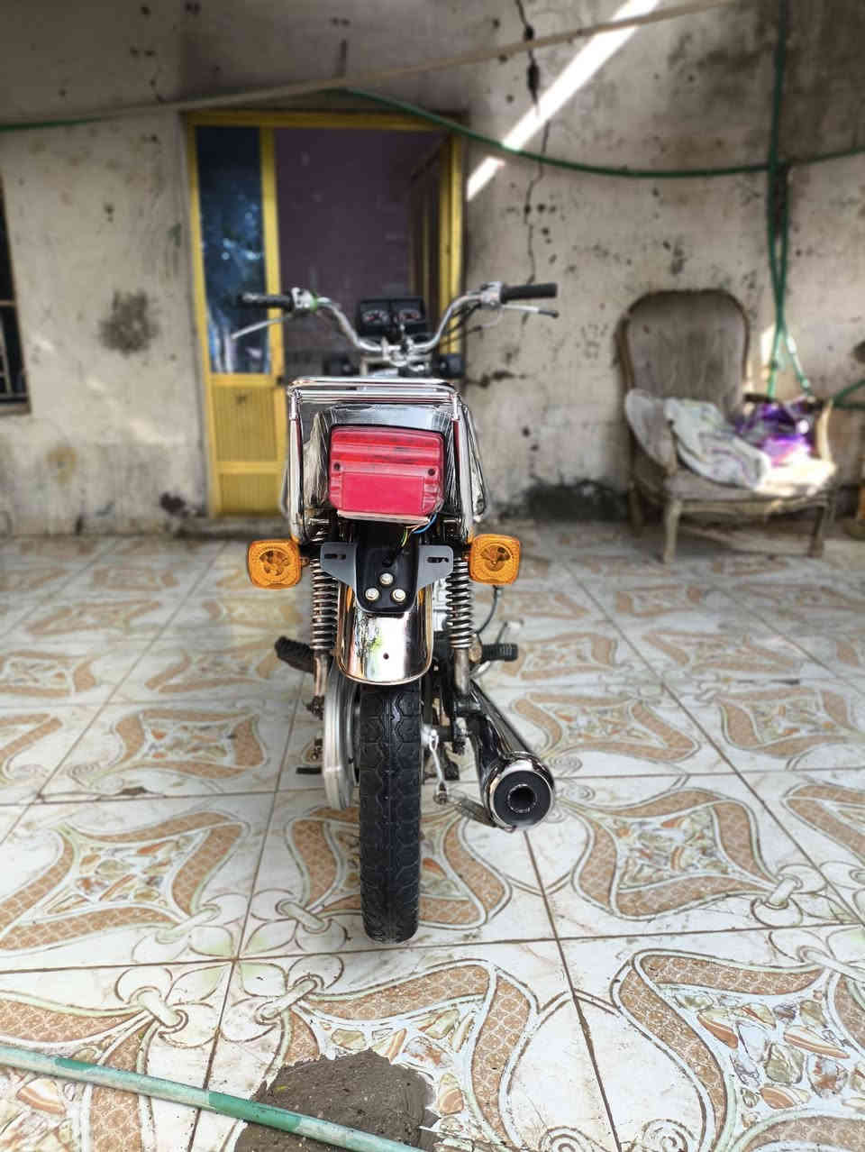 دراجه ايراني أدوات بس رقم شاصي موجود محرك رابيدو جديد ما مفتوح الدراجه تعمير جديد نظافتها موجوده بالصور وشوف العين السعر 700 وبيه مجال  مكاني القرنة هاذ رقم *********** موجود واتساب
