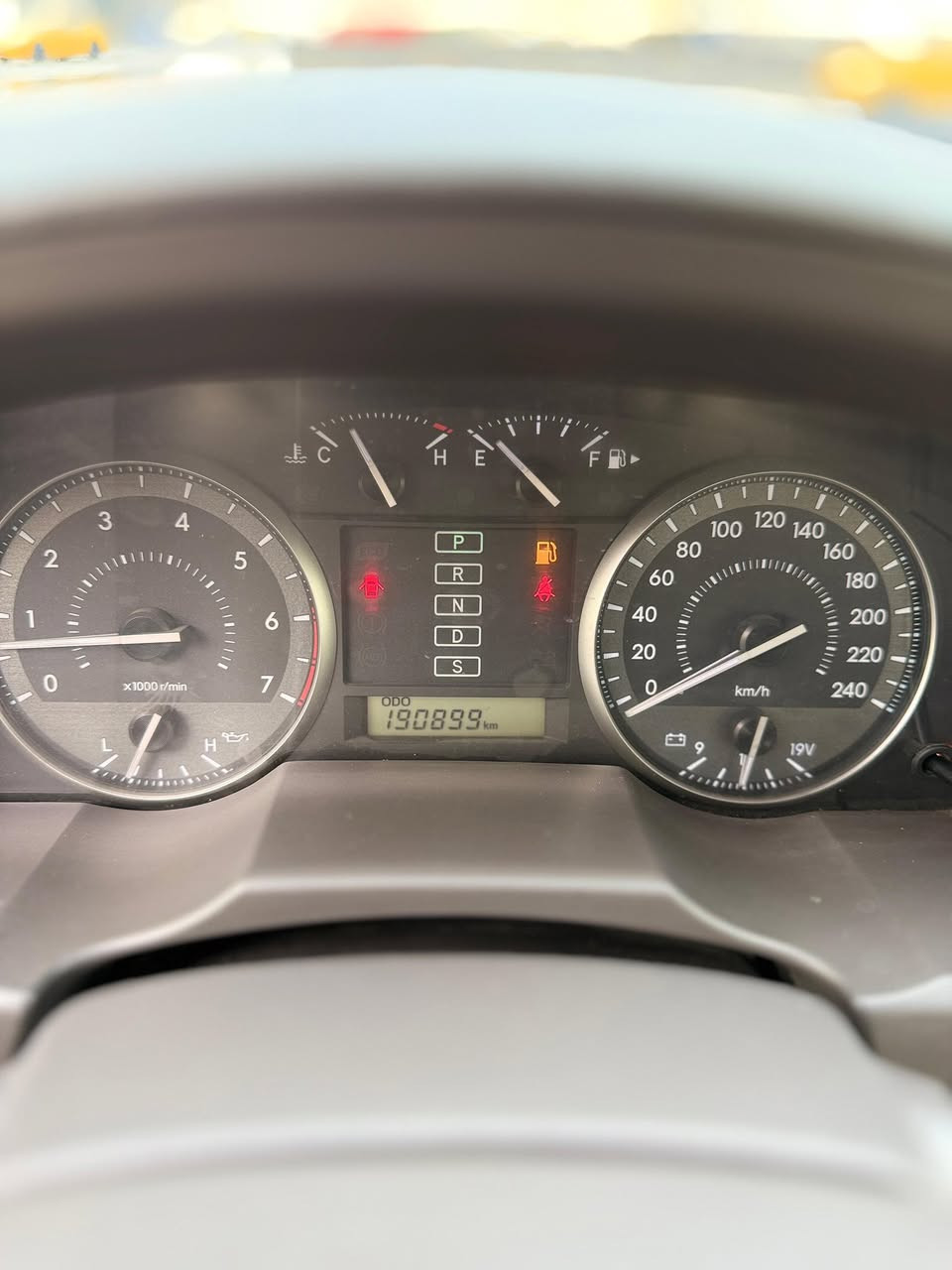 السلام عليكم لاندكروز 2014فطيم فول مكفولة كفالة عامة بيها بارد بدلعة اصبعين وبل جاملغ من جوة  الباقي مكفول فتحة جلد جديدبصمة7راكباشاير بل مري منضومة زنون تخم تاير جاهزة من كلشي ماشية 190 حقيقي بسمي رقم جديد  السيارة جديدة السعر380 بيها مجال لاستفسار *********** مكان بغداد
