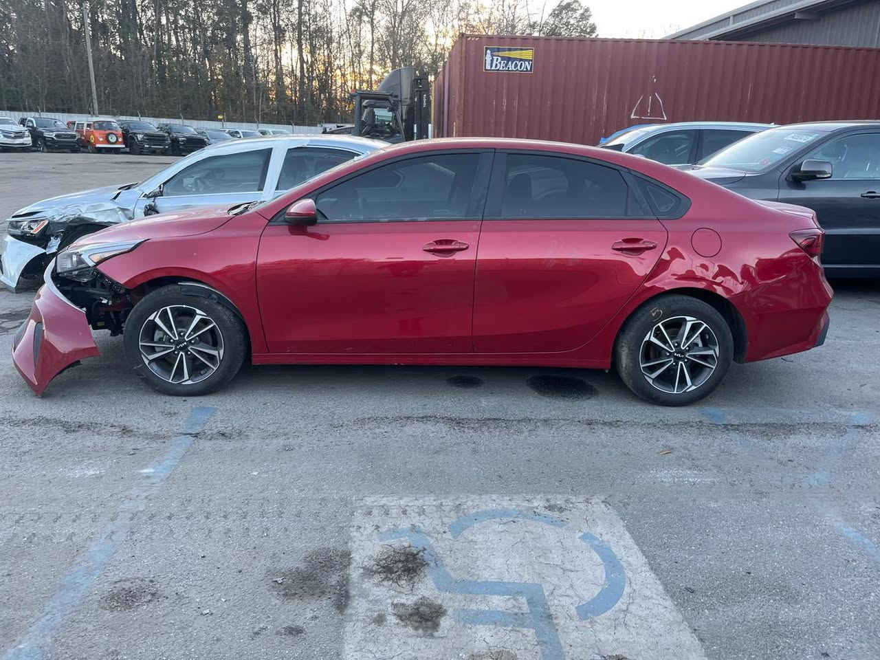 سلام عليكم فورتي مديل 23 امريكي حادث بارد جاملغ خلفي بدون صبغ بل عراق بارد باب سايق سيارة جديدة جاهزة مال كلشي مدوشمة سيارة بدون صبغ بدون ايرباك مكاني غزالية ***********
