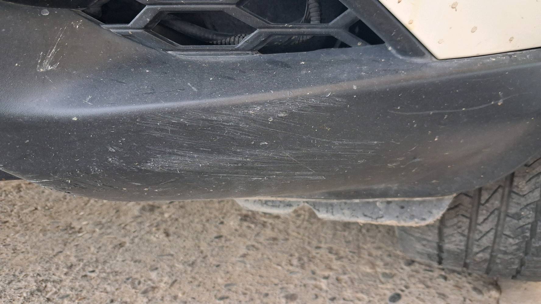 ماشيه 57 الف و مكينه مفتوحه نوع السيارة نيسان جوك ستيشن بدون تيربو مكينه 1600 تخم تايرات جدد موديل 2018رقم انكليزي