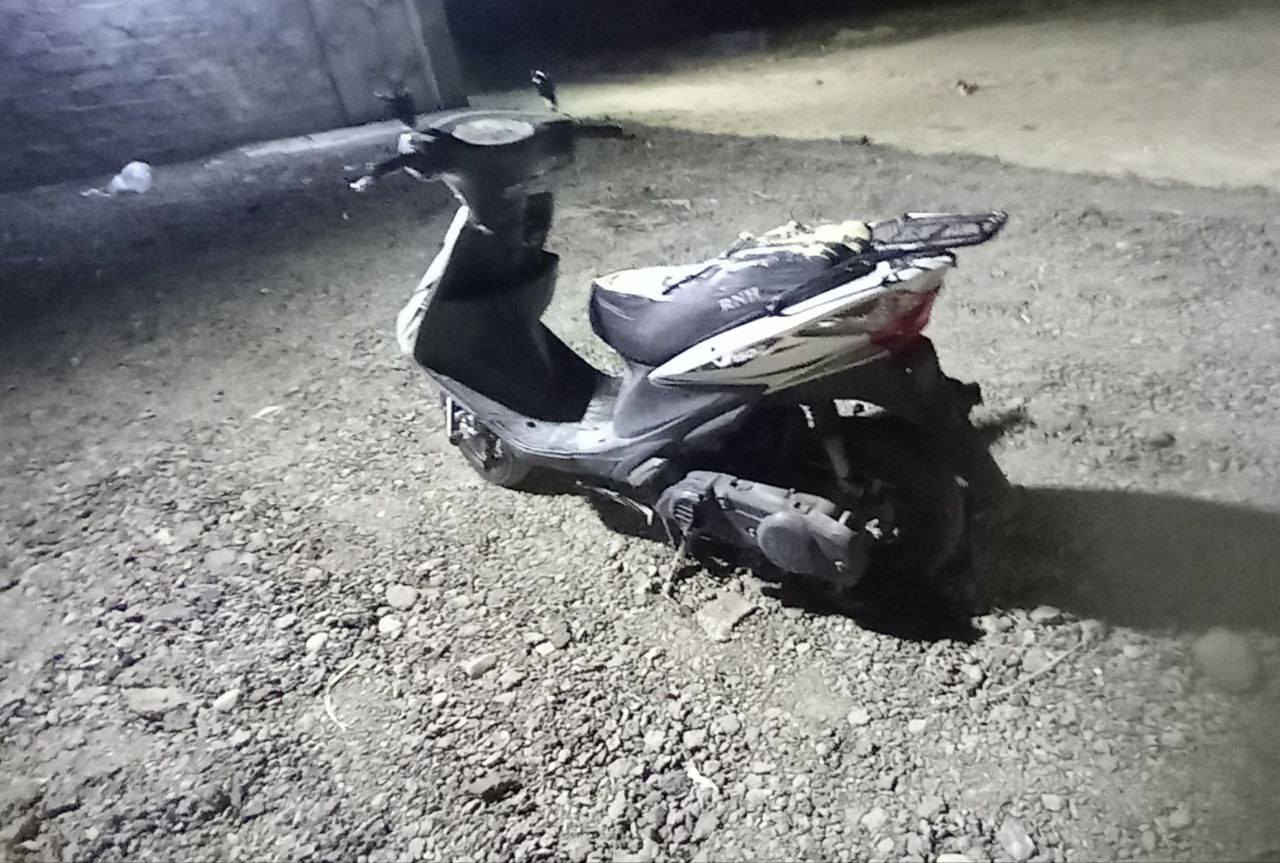 السلام عليكم دراجه للبيع سكنس القديم  صيني مكينه 150دراجه كامله مكمله من كلشي دايرات جدد سلف جدين نكره باتري جديد اشاير كدام وره شغالات لايت علي ناصي ثلطي شغال دراجه بس عايزلها كابريته  تجفيت جديد وسرعتها 120وسعرها 250وبيها مجال مفاجه بعد ما تشتغل المكان الدراجة الدوانيه قضاء السنيه الرقم ***********مكلف بل نشر
