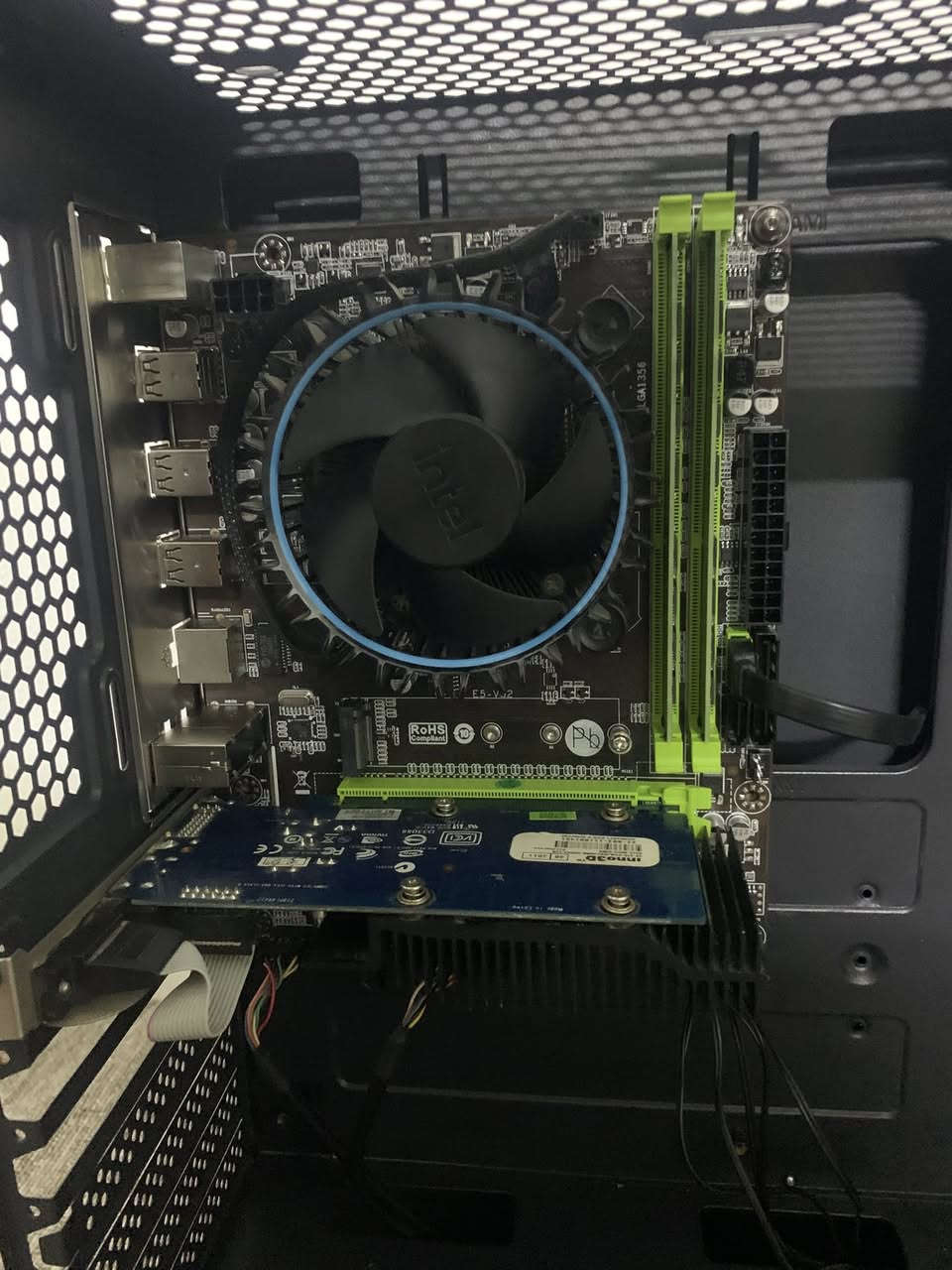 ‏PC جديد قطع كلا جديدة وكل الشرط شغال فقط تنزل لك عليه Windows اللي يريد خلي يراسلني خاص


**إذا كنت صاحب هذا الإعلان وتريد حذفه لأي سبب، رجاءا أرسل رسالة إلى الدعم الفني**