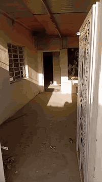 السلام عليكم بيت تجاوز للبيع مساحه 100 متر خلف مستشفى الشعلة يتكون من غرفة وصاله واستقبال ومطبخ وحمام سعره 15 مليون وبي مجال للشراي 
للاستفسار الاتصال على الرقم ***********
